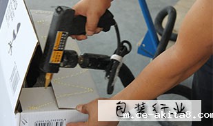 热熔胶机在包装行业应用